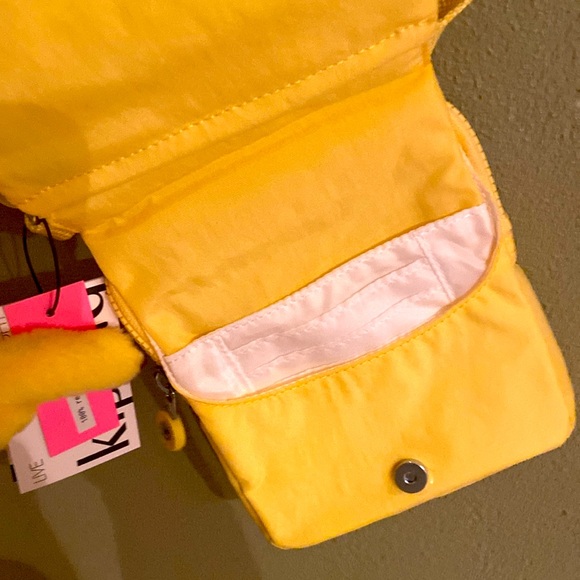 💛 Woman’s Kipling multi compartments yellow crossbody bag! - Picture 5 of 7